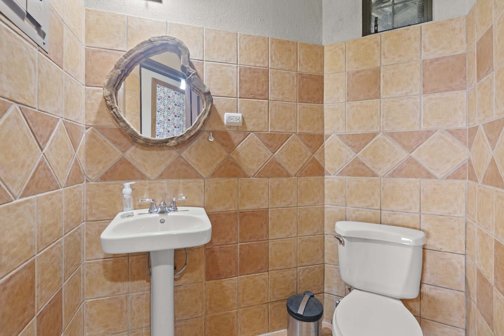 Luxury Home w/ Stunning Mountain Views on a 10,000 m² Estate photo 24