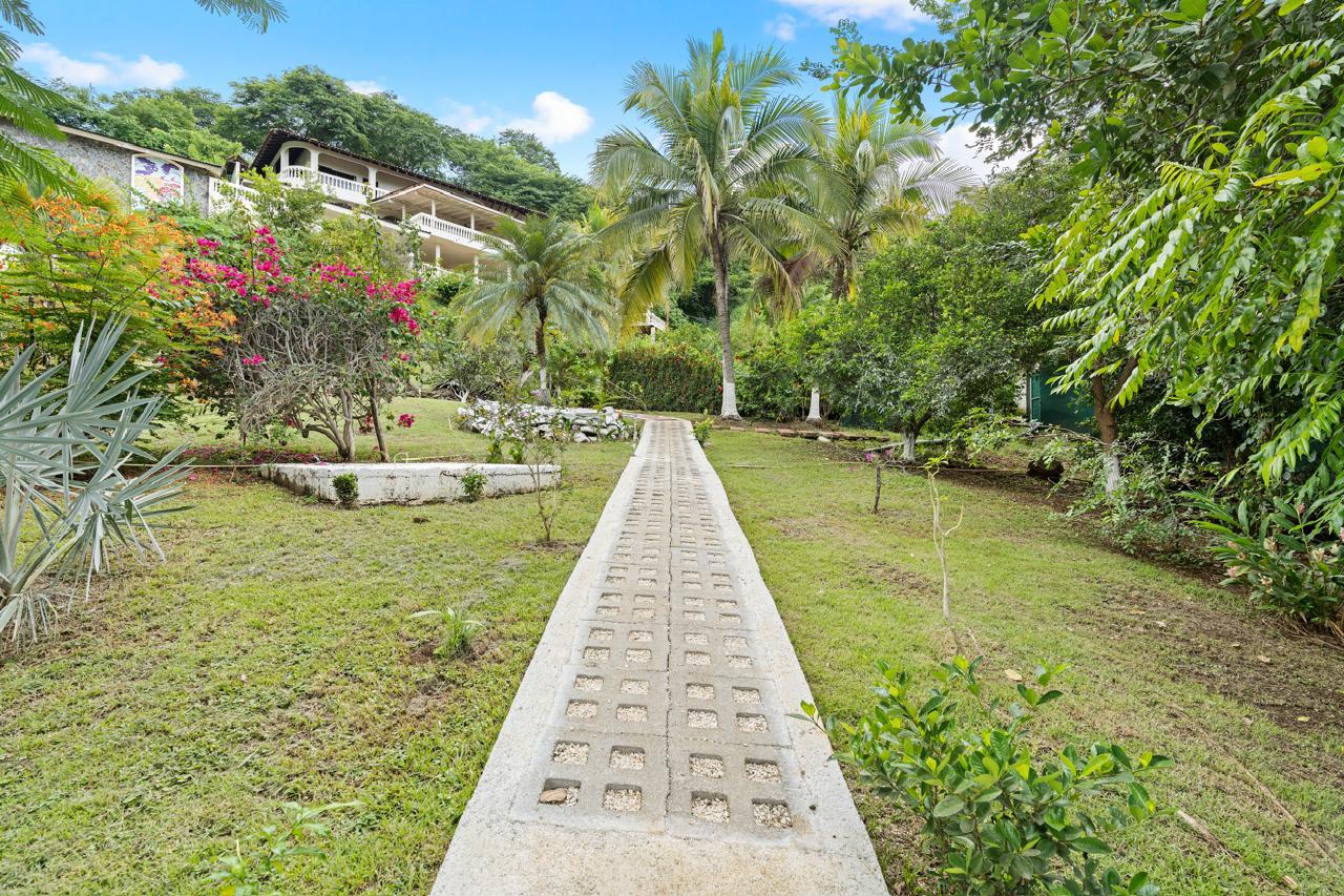 Luxury 19-Bedroom Property with Pools, Gardens & Stunning Ocean Views  photo 65