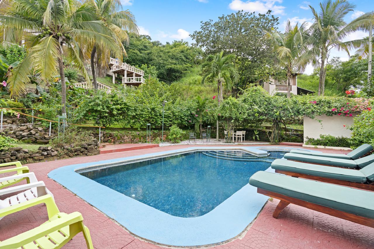 Luxury 19-Bedroom Property with Pools, Gardens & Stunning Ocean Views  photo 56