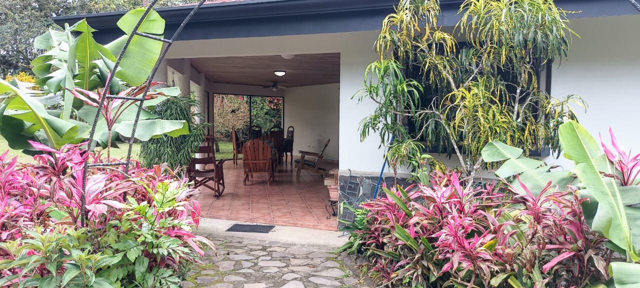 Commercial property: main house + 5 cabins + greenhouse + stable in Cinco Esquinas  photo 27