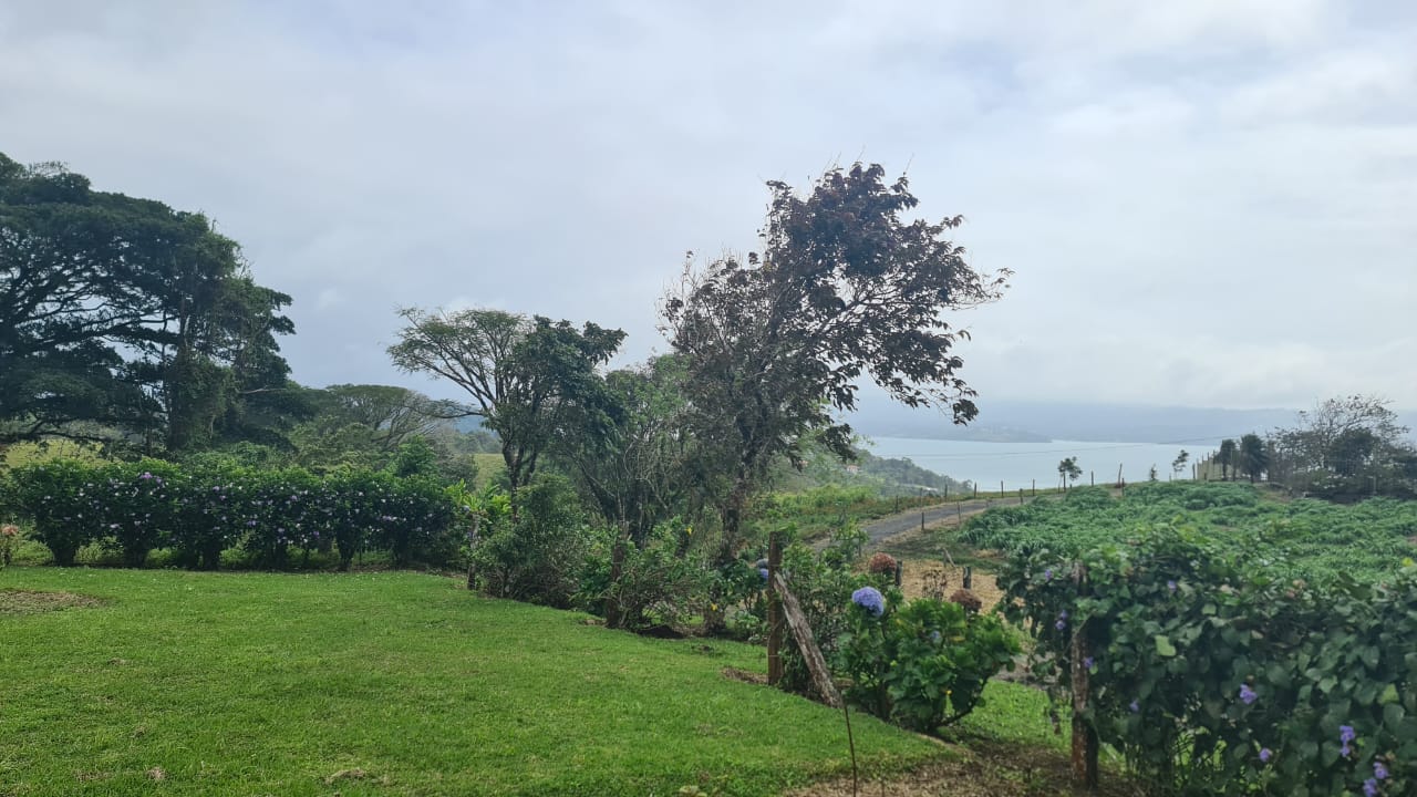  Beautiful 3 Bedroom 2 Bathroom Furnished Home in El Aguacate photo 34