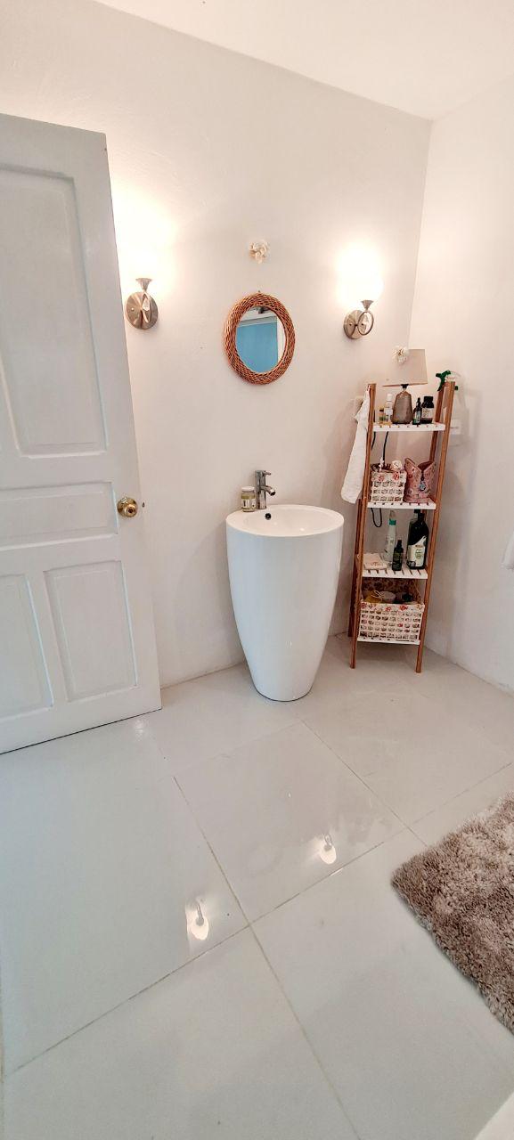 Lakeview Home 4BD 2BAw/ Lake Access, Development Potential & BMW  photo 6