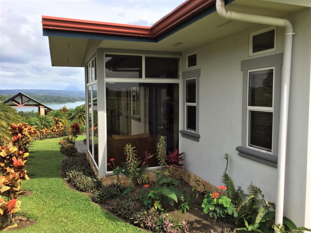 Stunning 374 m² 3BD 3BA Home with Expansive Lake and Volcano Views photo 6