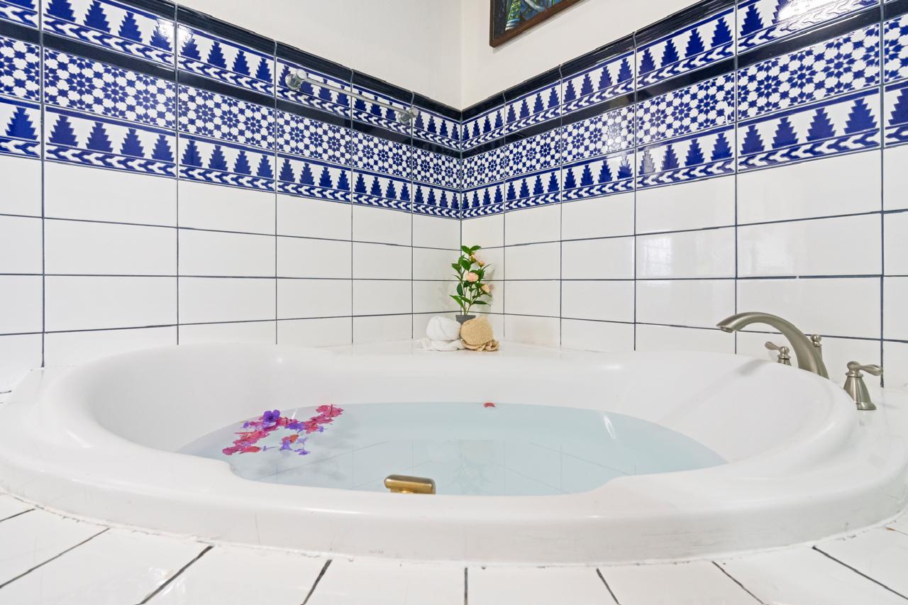 Luxury 19-Bedroom Property with Pools, Gardens & Stunning Ocean Views  photo 43