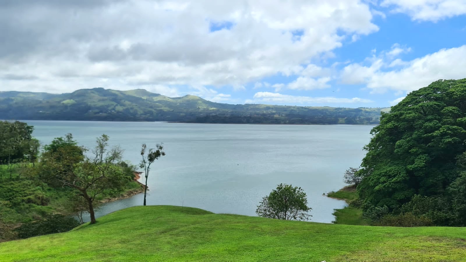 Spectacular Studio Apt + 2500 m2 Lot+ Lake Access Property in Nuevo Arenal photo 13