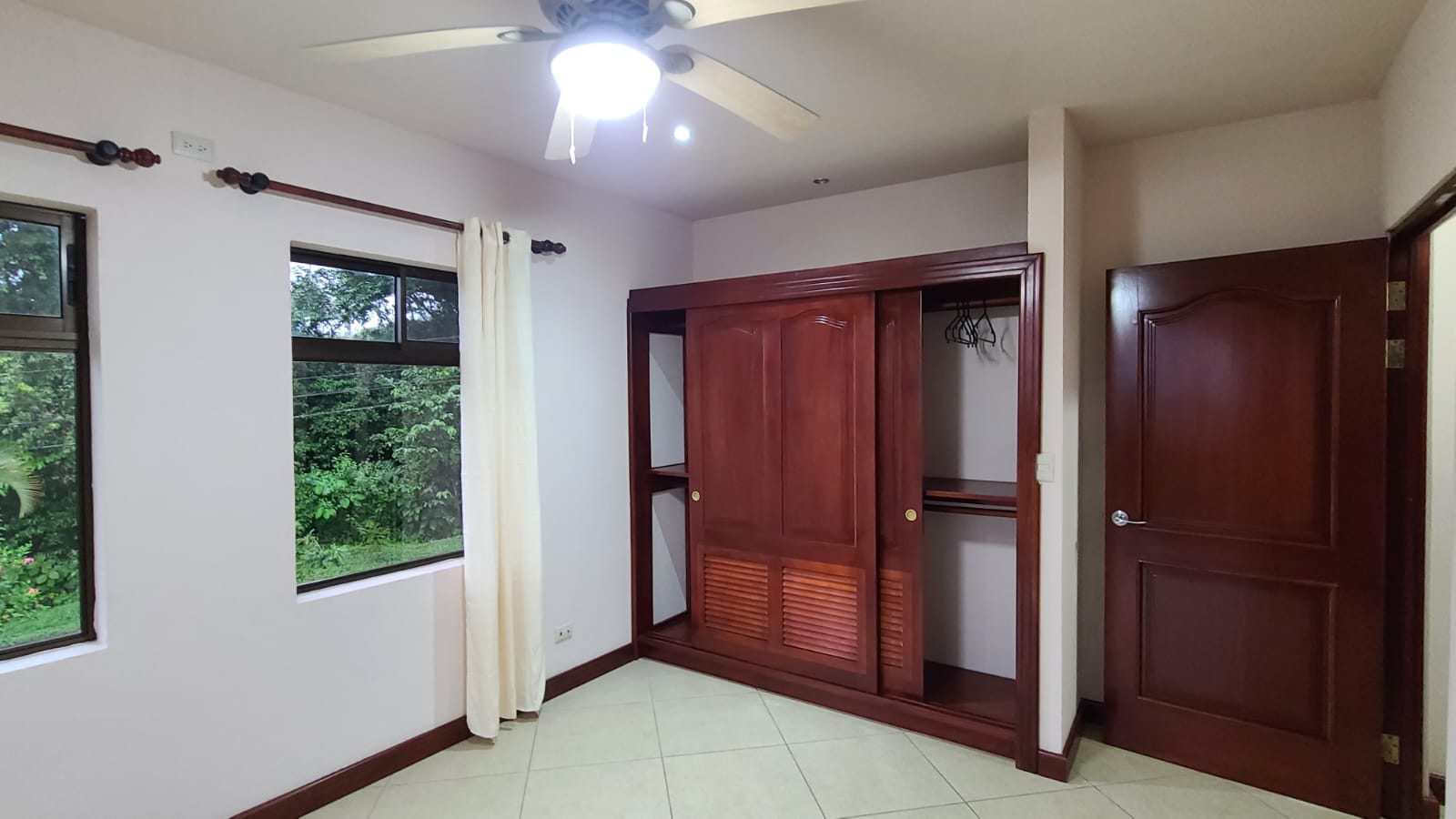 Spacious Two-Story House 3BD 2BA with Lake Arenal Views in Nuevo Arenal photo 13