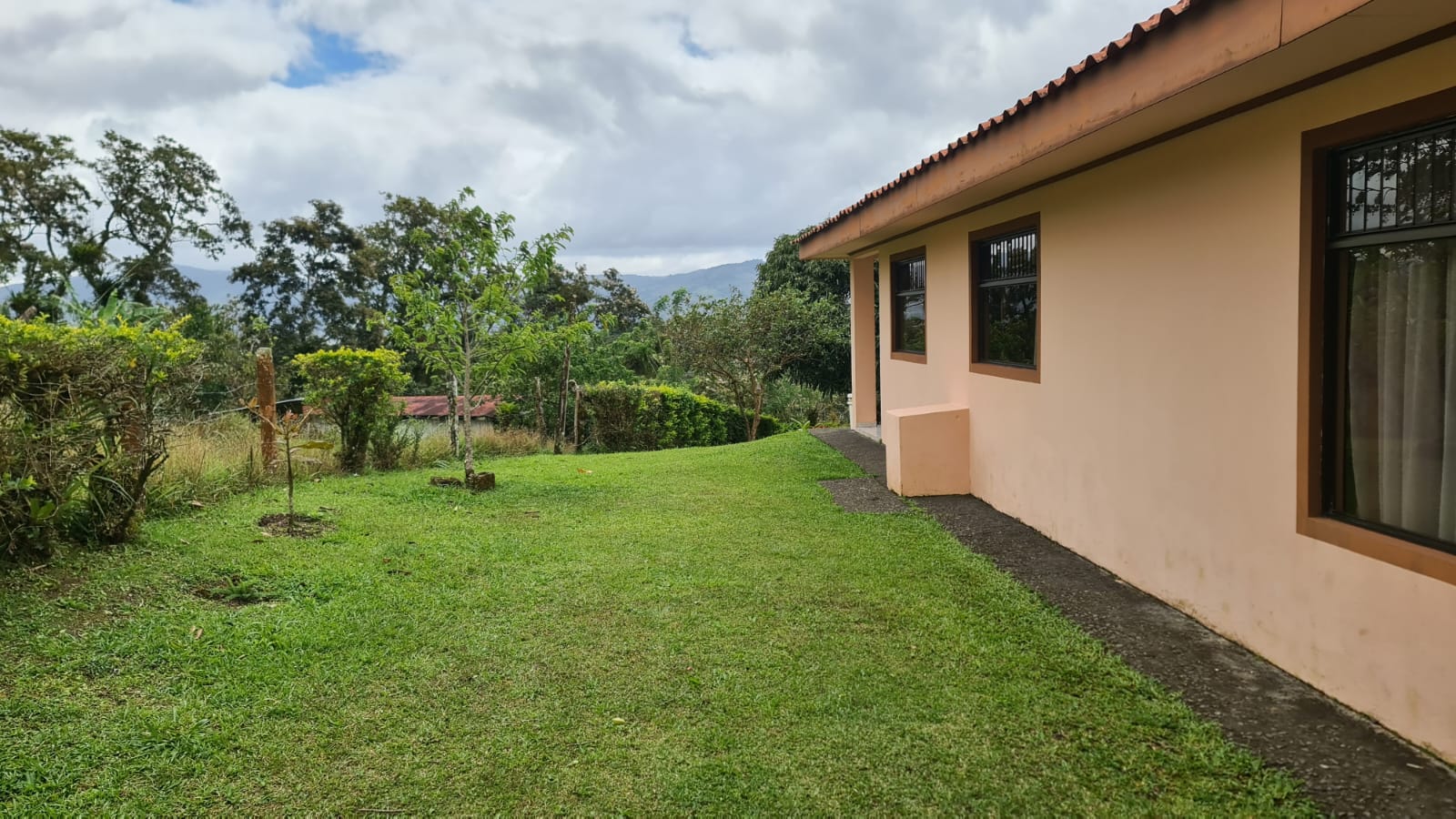 Beautiful, LAKE ACCESS property in Parcelas Santa Maria, Nuevo Arenal  photo 7