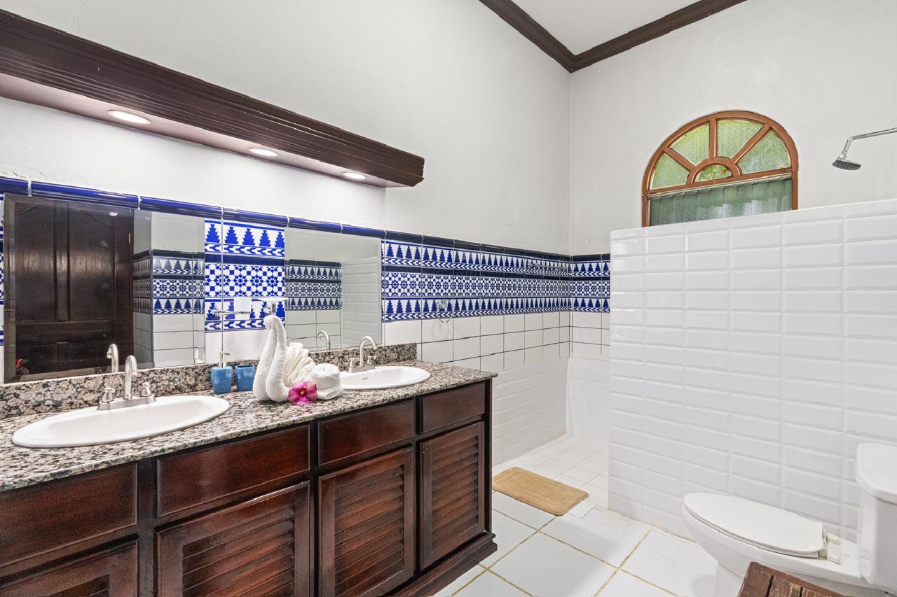 Luxury 19-Bedroom Property with Pools, Gardens & Stunning Ocean Views  photo 40