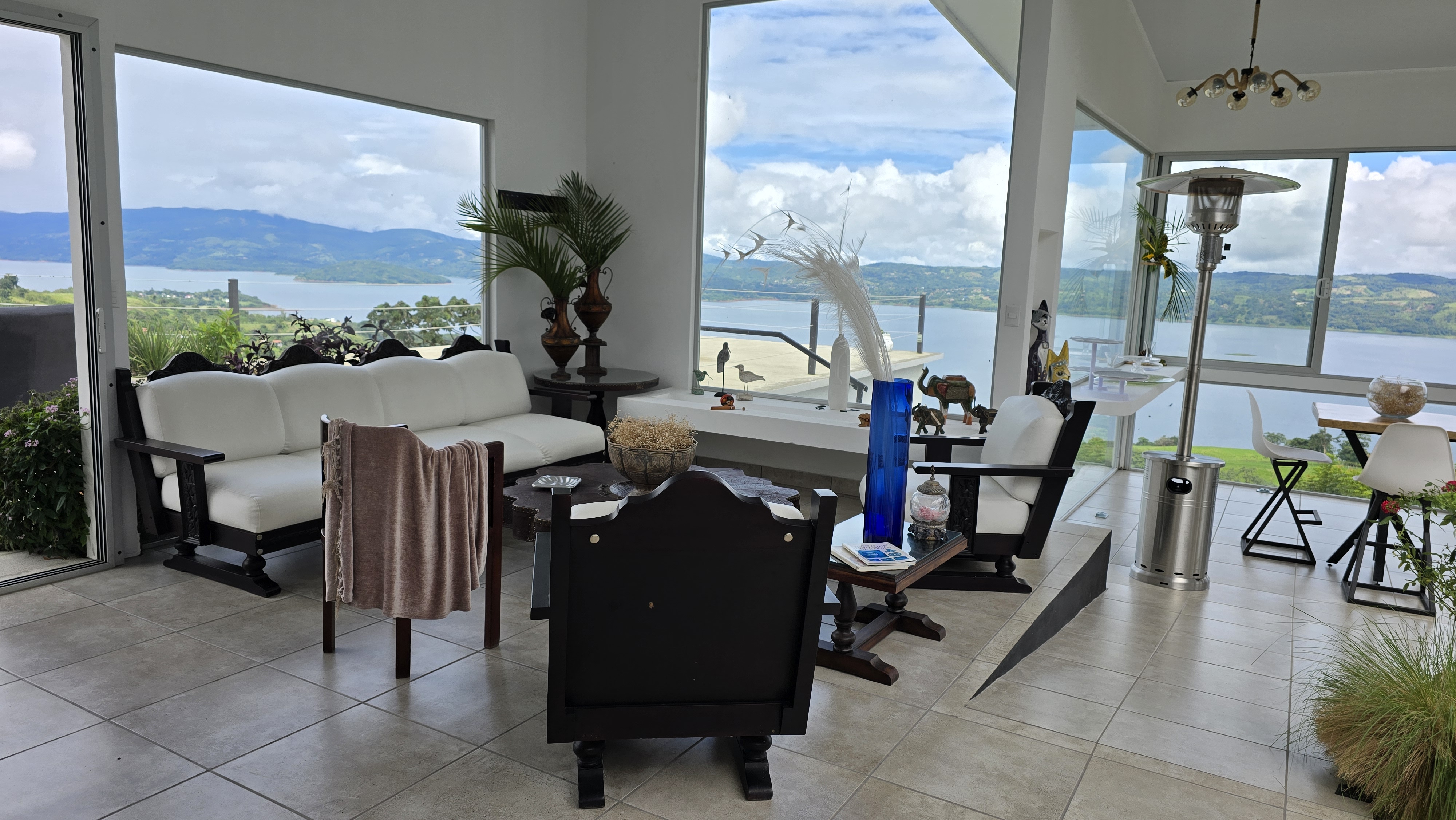 Luxurious Residential Complex with Income Potential in Tronadora photo 8