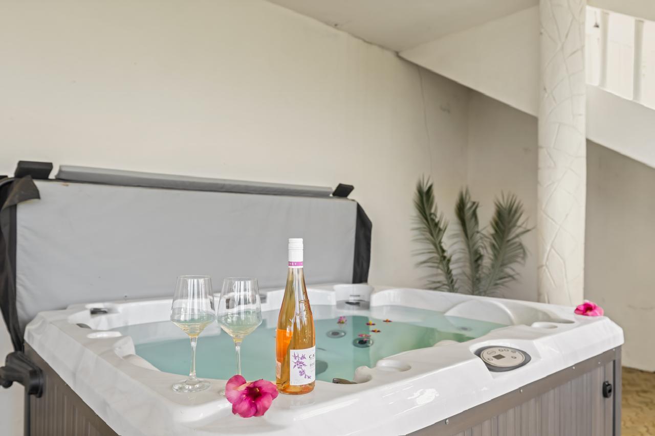 Luxury 19-Bedroom Property with Pools, Gardens & Stunning Ocean Views  photo 45