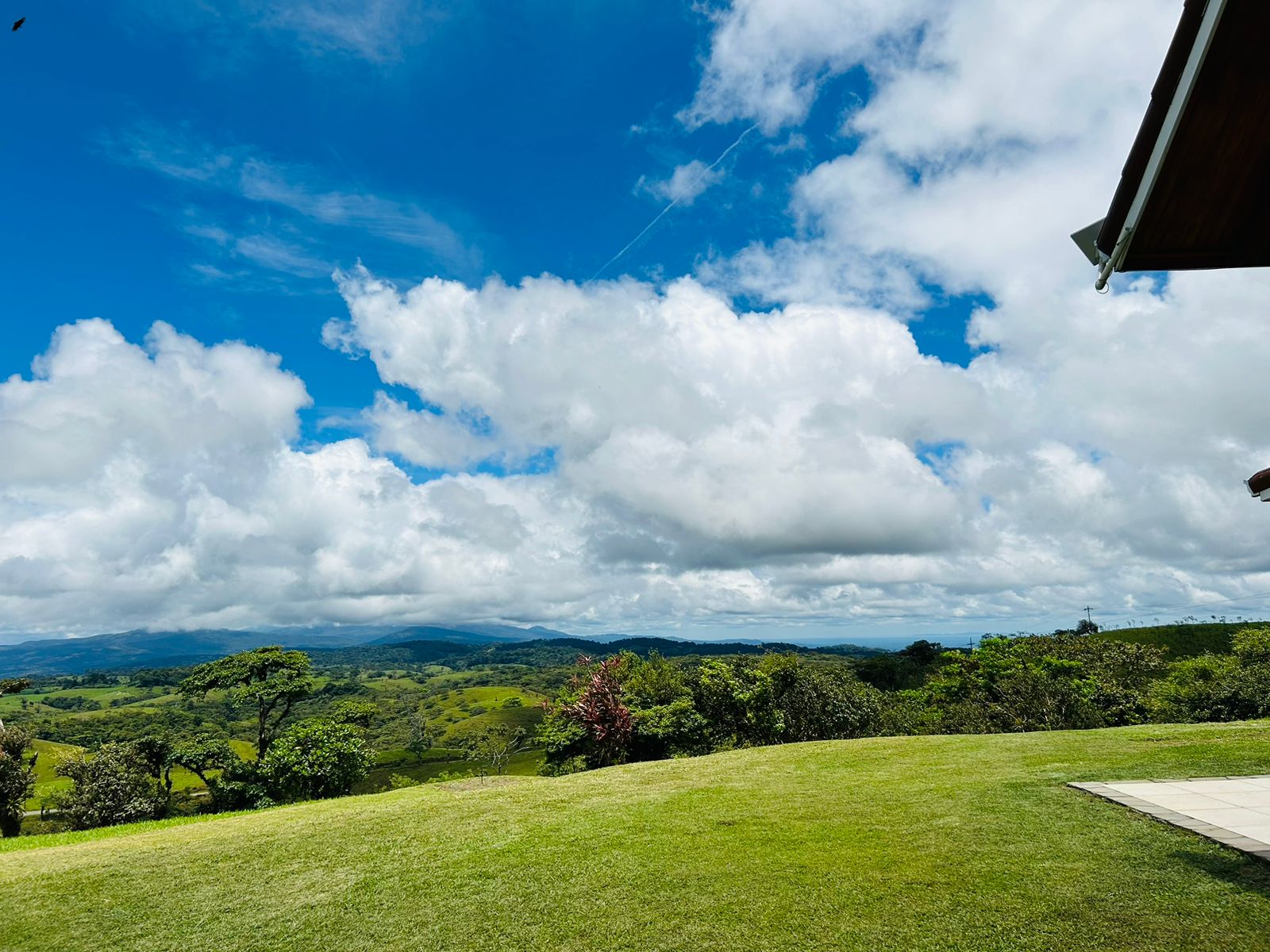 Furnished Loft Home with Jacuzzi and Panoramic Lake & Volcano Views photo 27