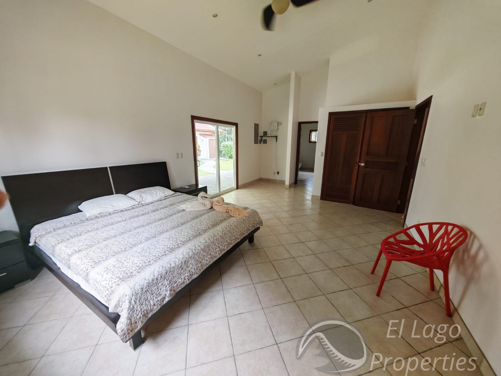 Luxurious Home 4 BD 4 BA With Amazing Lake Views In Nuevo Arenal  photo 15