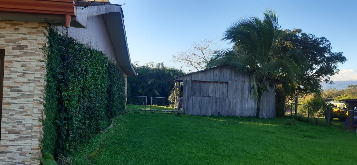 Lovely 4-Bedroom, 1-BA Tico House + Rancho with ½ BA in Tronadora  photo 11