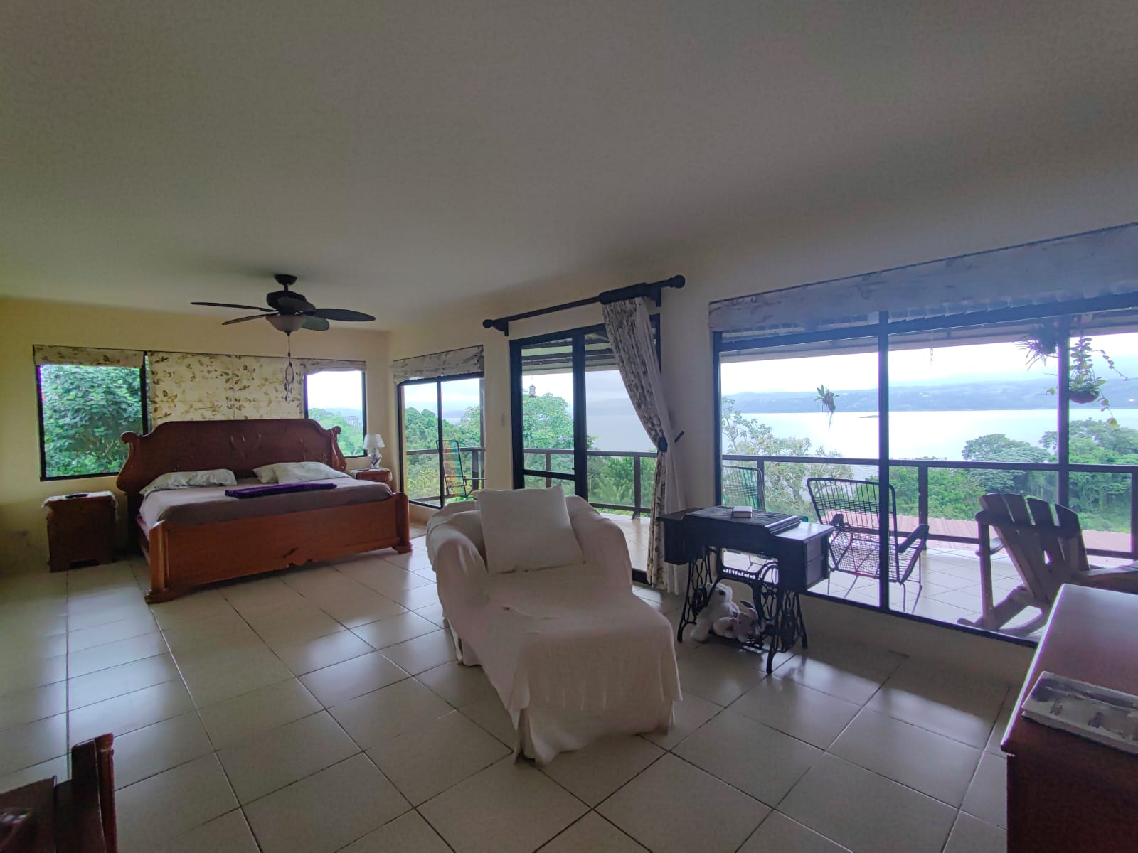 Sprawling, 2 BD/2 BA Home+Office+Apt+Stables+Green House in Tronadora photo 18