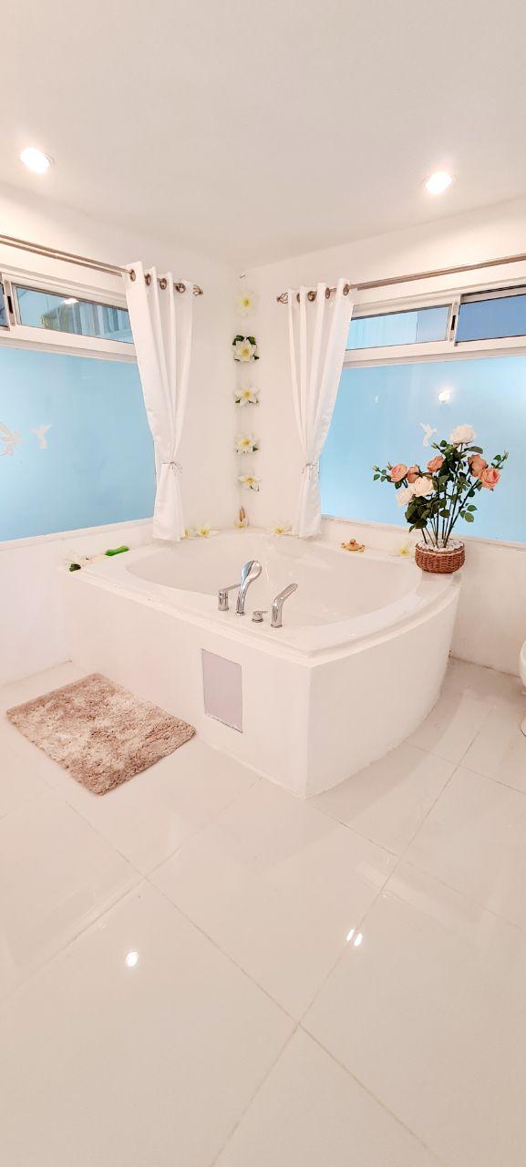 Lakeview Home 4BD 2BAw/ Lake Access, Development Potential & BMW  photo 8