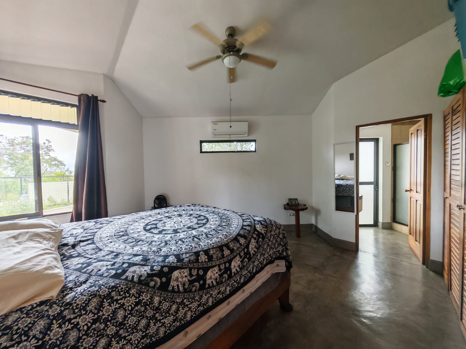 Charming 2BR Home + 1BR Casita on 1,000 m² Lot with Volcano & Lake Views photo 17