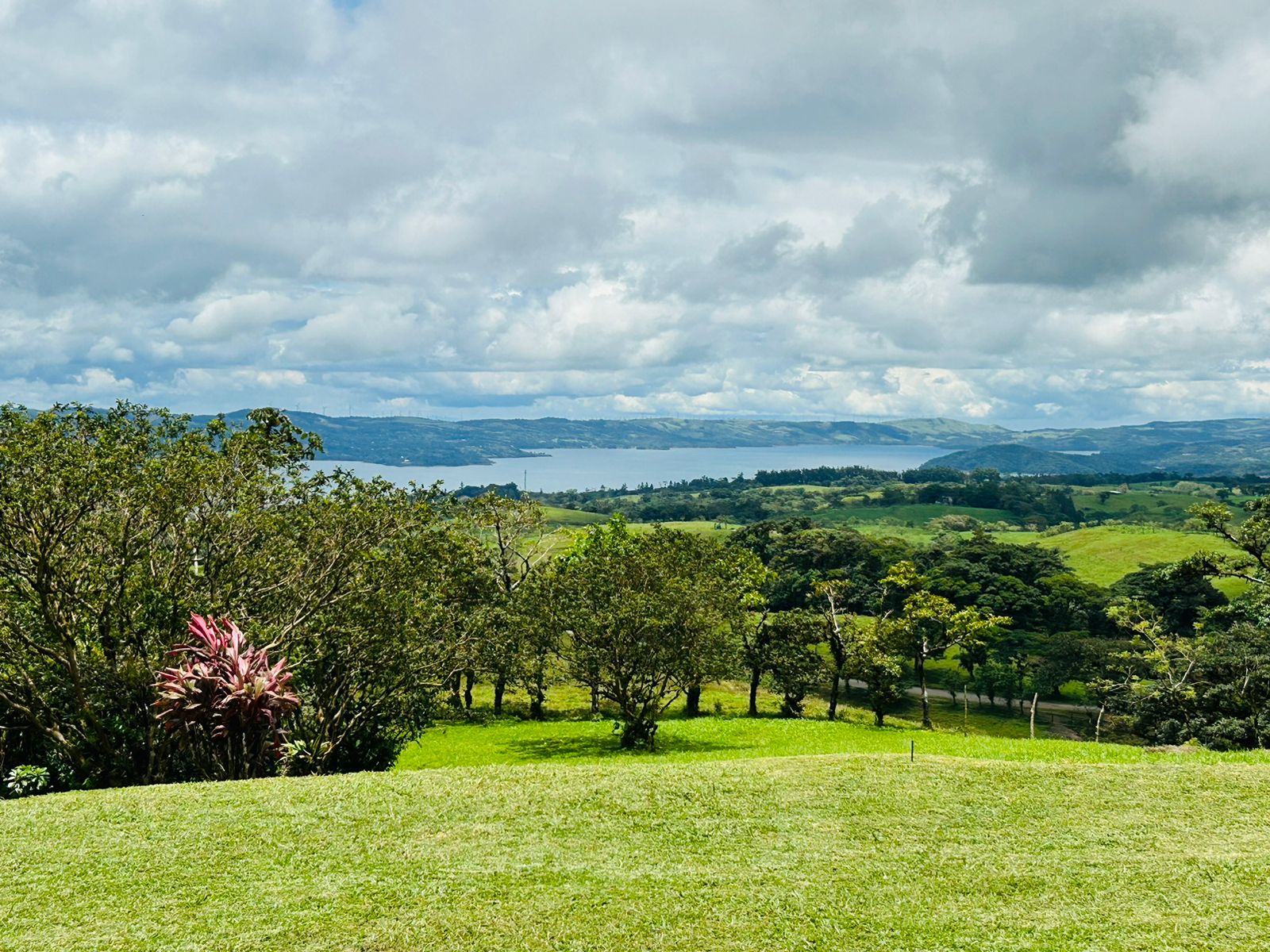 Furnished Loft Home with Jacuzzi and Panoramic Lake & Volcano Views photo 32