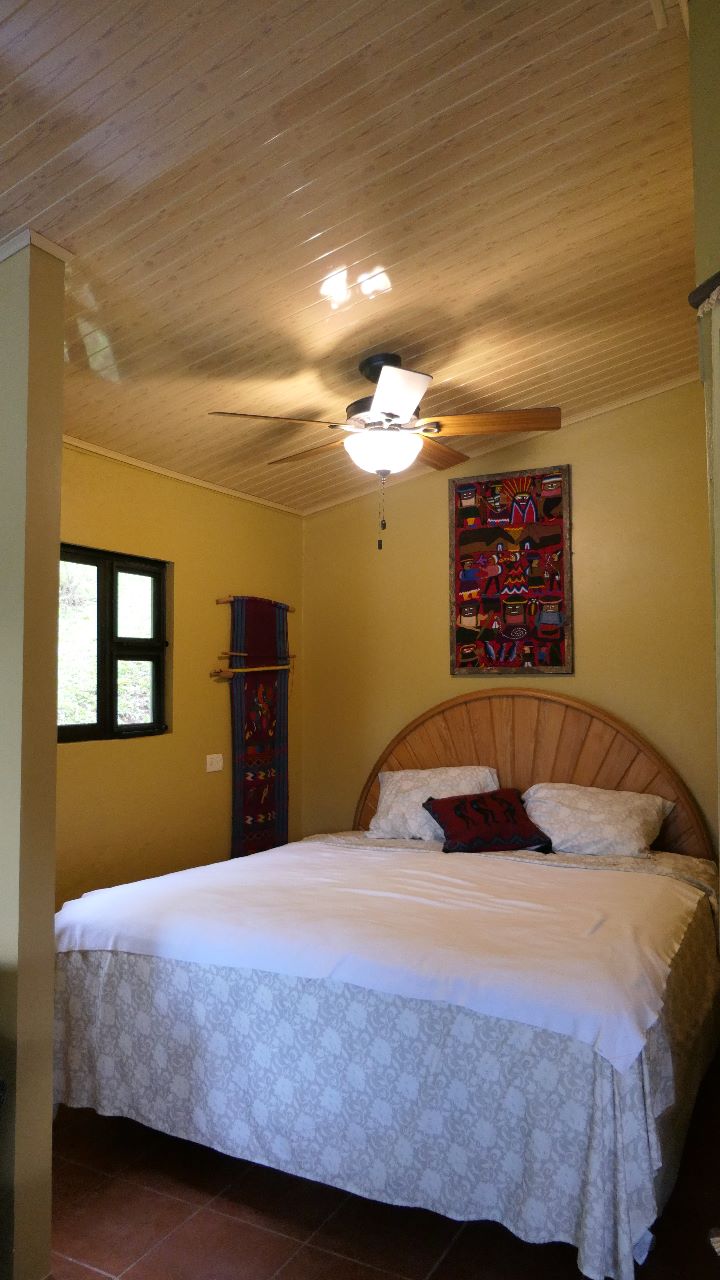 A very unique 1 Bedroom/1 Bathroom Boat House with lake access photo 9