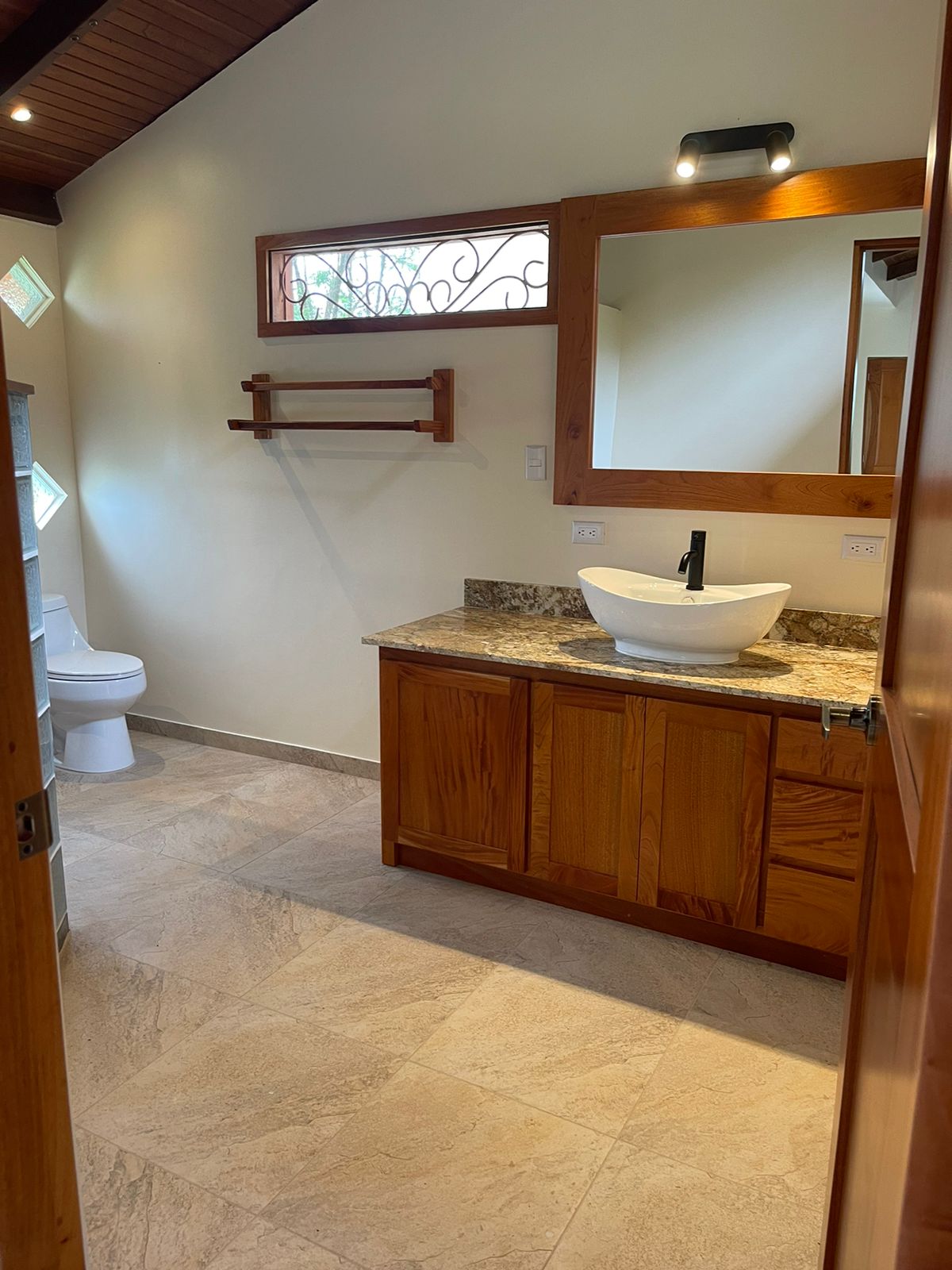 Charming 132 m² Home on 5,000 m² Lot w/ Creek in a Gated Community photo 24