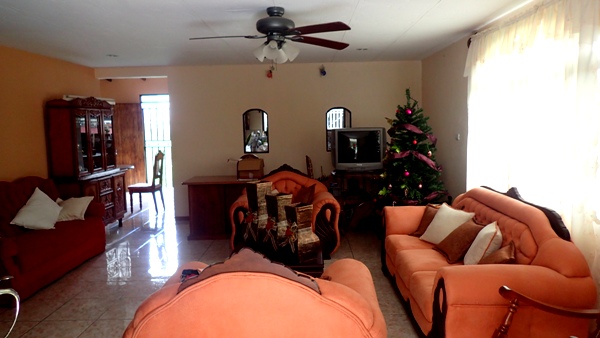 Lovely Remodeled 3 BR, Only 3 Blocks from Nuevo Arenal Town photo 7