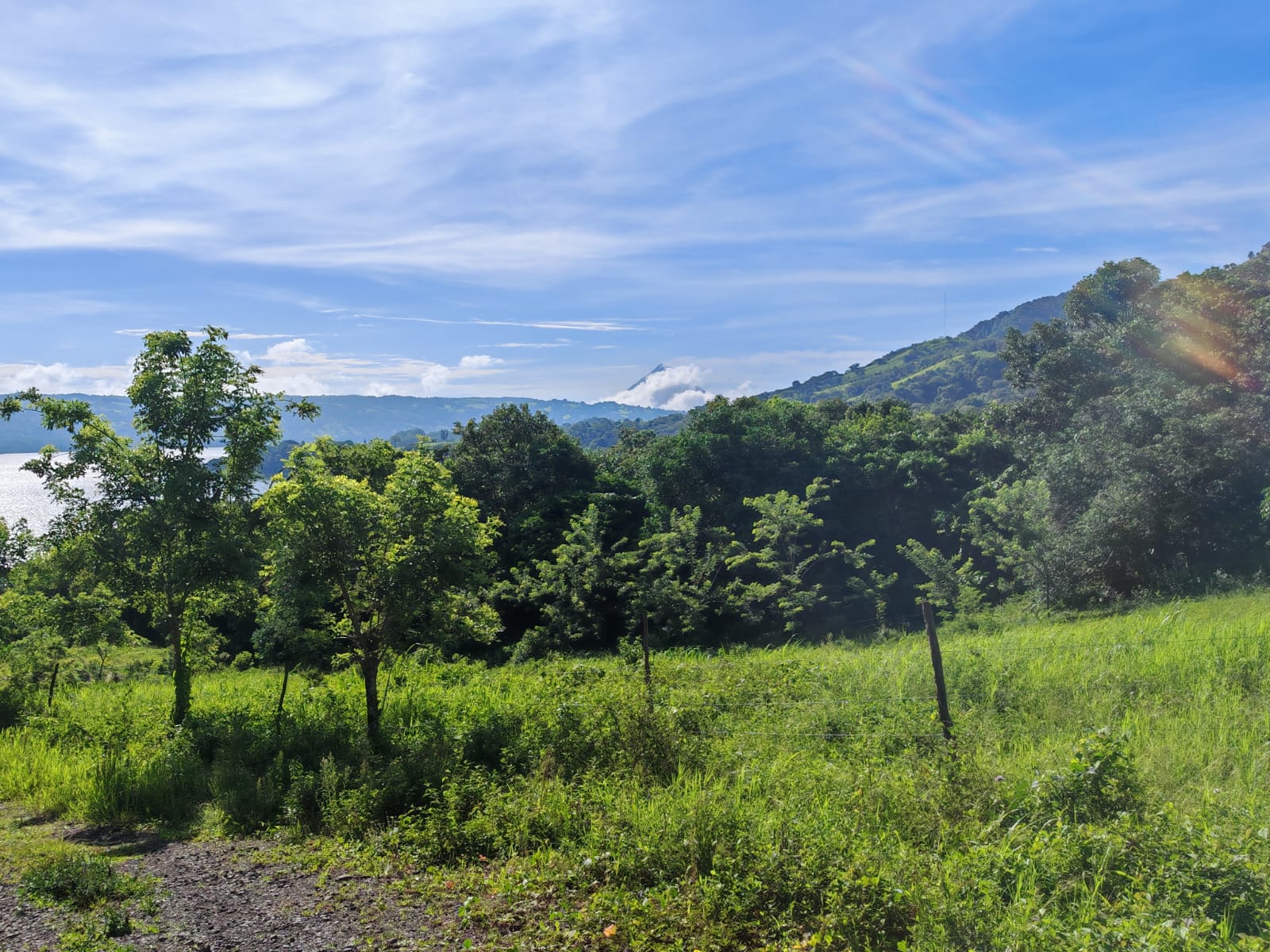 Beautiful 5,058 m² (1.25-Acre) Lot w/ Lake & Volcano View In Tronadora photo 7