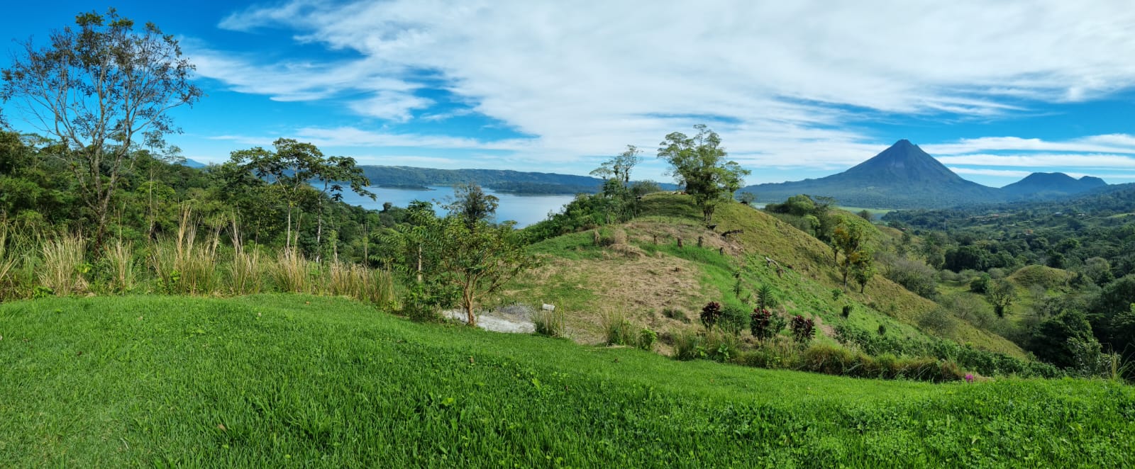 Dream Property on Lake Arenal 1BD 1BA Lodge with Volcano View photo 9