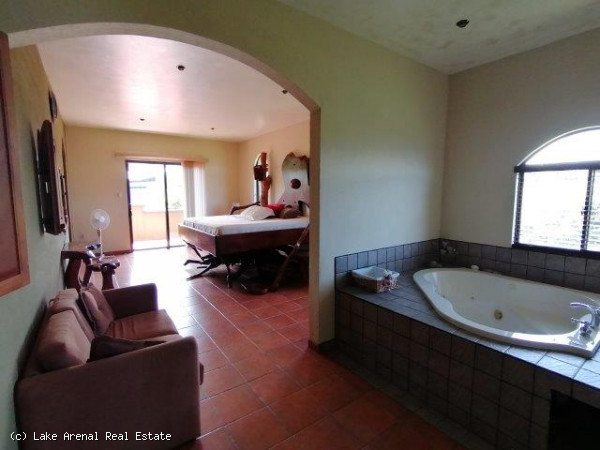 Luxury Manor with Far-reaching Lake Views In Nuevo Arenal photo 12