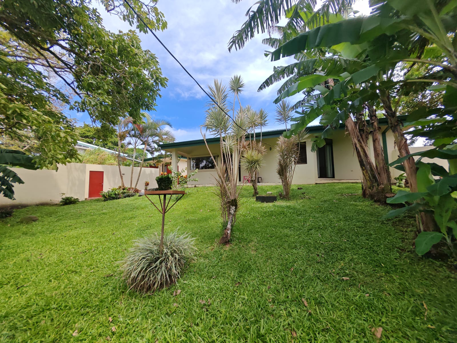 Charming 2BR Home + 1BR Casita on 1,000 m² Lot with Volcano & Lake Views photo 31