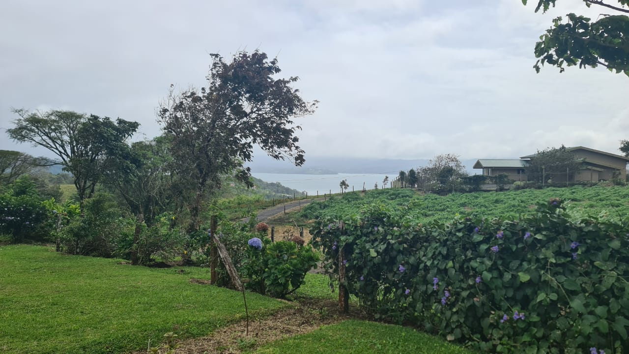  Beautiful 3 Bedroom 2 Bathroom Furnished Home in El Aguacate photo 33