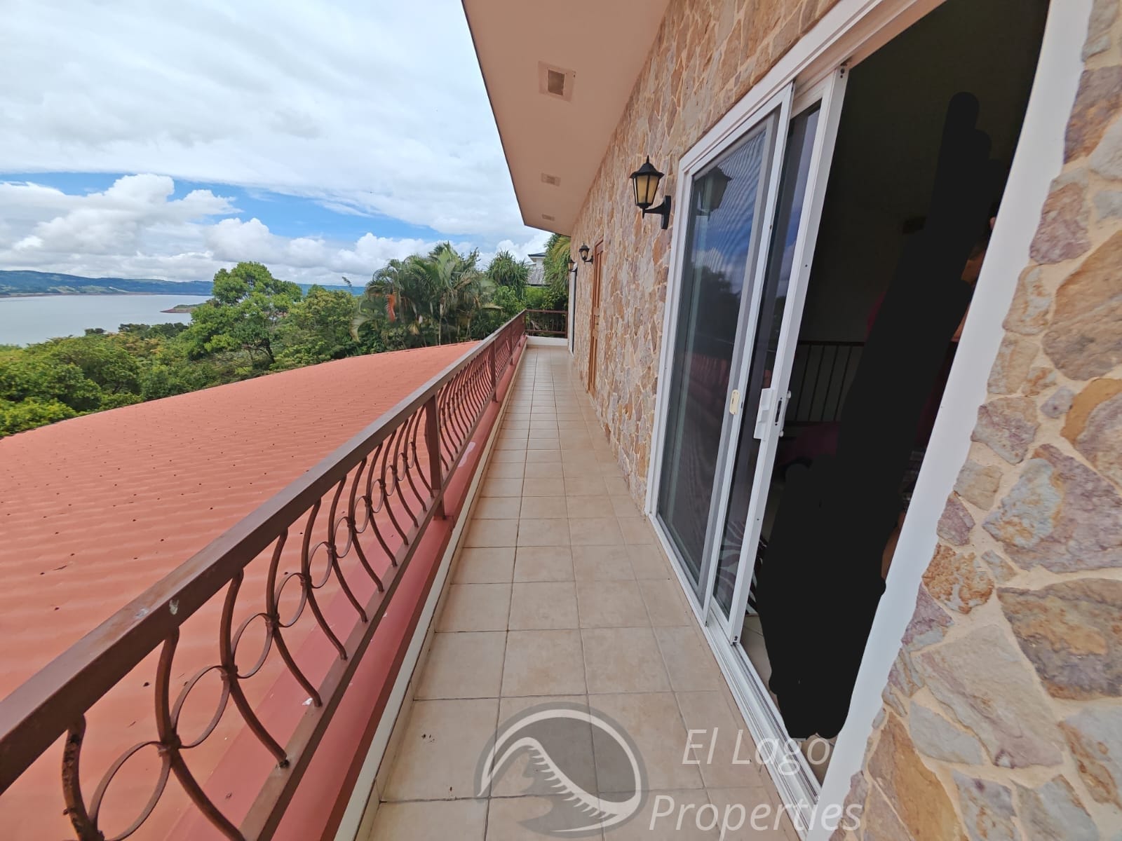 Luxurious Home 4 BD 4 BA With Amazing Lake Views In Nuevo Arenal  photo 37