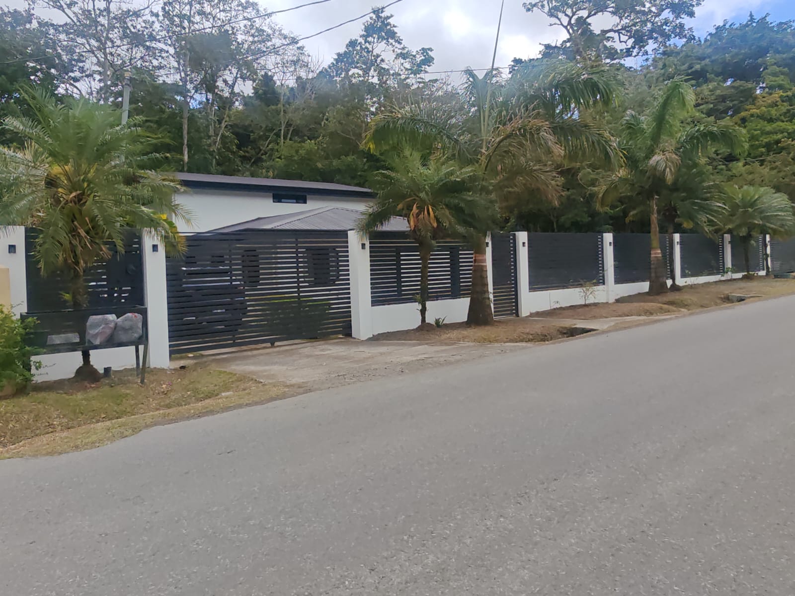 Spacious & Stylish Home 3BD 2BA + Apartment, Fully Furnished In Tronadora photo 45