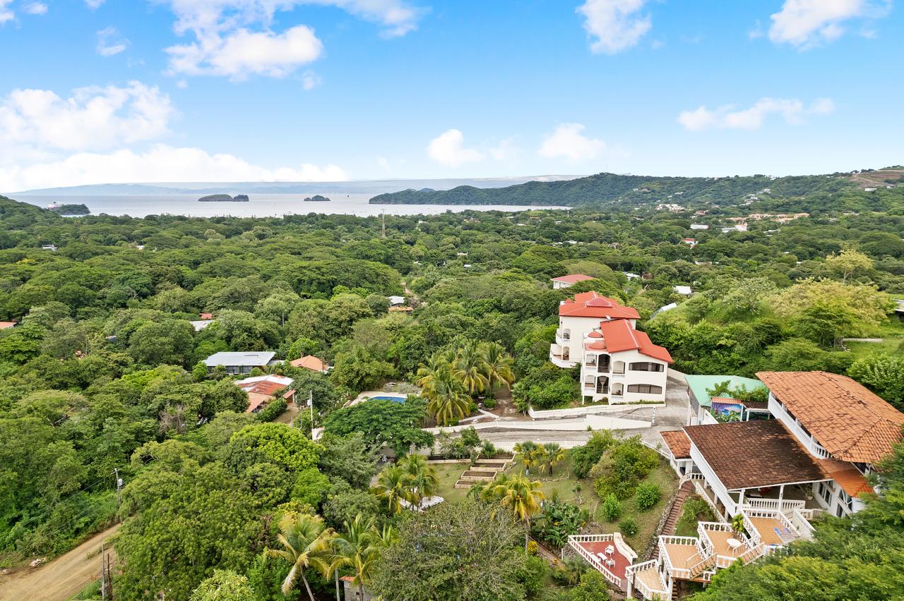 Luxury 19-Bedroom Property with Pools, Gardens & Stunning Ocean Views  photo 68