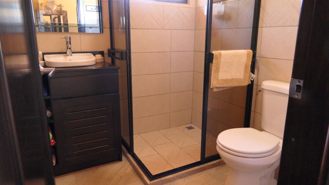 A new beautiful 2 BD/2 BA lake, volcano & rain forest view Casita  photo 15