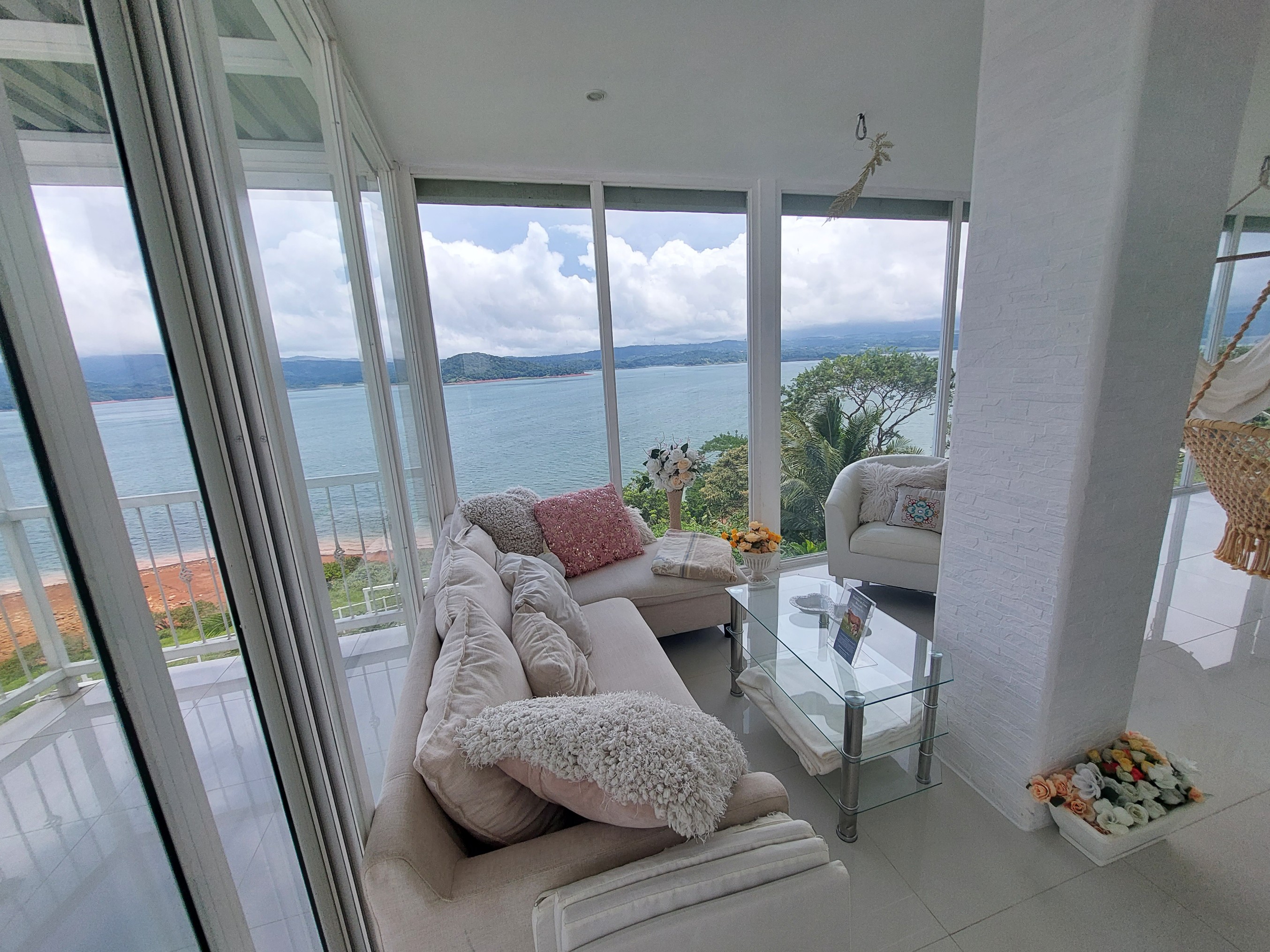 Luxury 7.41 Acre Estate 13 BD 10 BA w/ beautiful views of Lake Arenal & the Volcano  photo 18