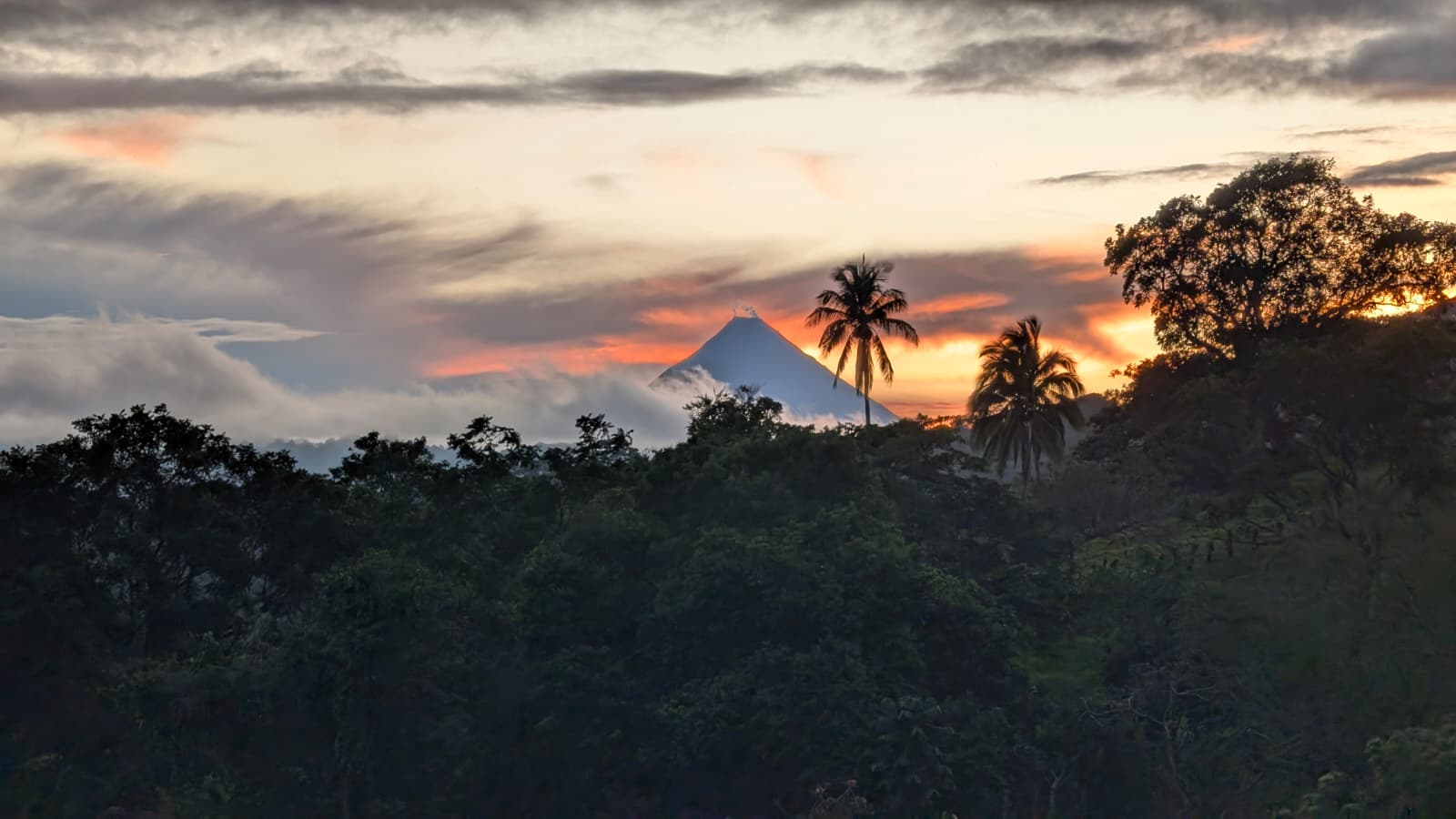 Beautiful Lake & Volcano View Home in Gated Community – Fully Furnished  photo 37