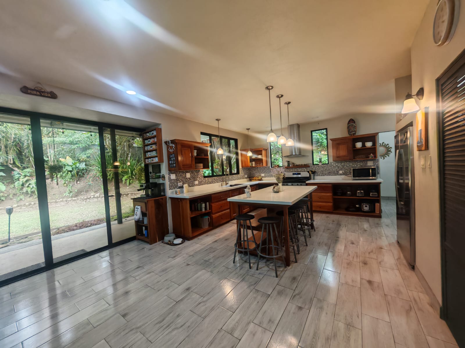 Spacious & Stylish Home 3BD 2BA + Apartment, Fully Furnished In Tronadora photo 12