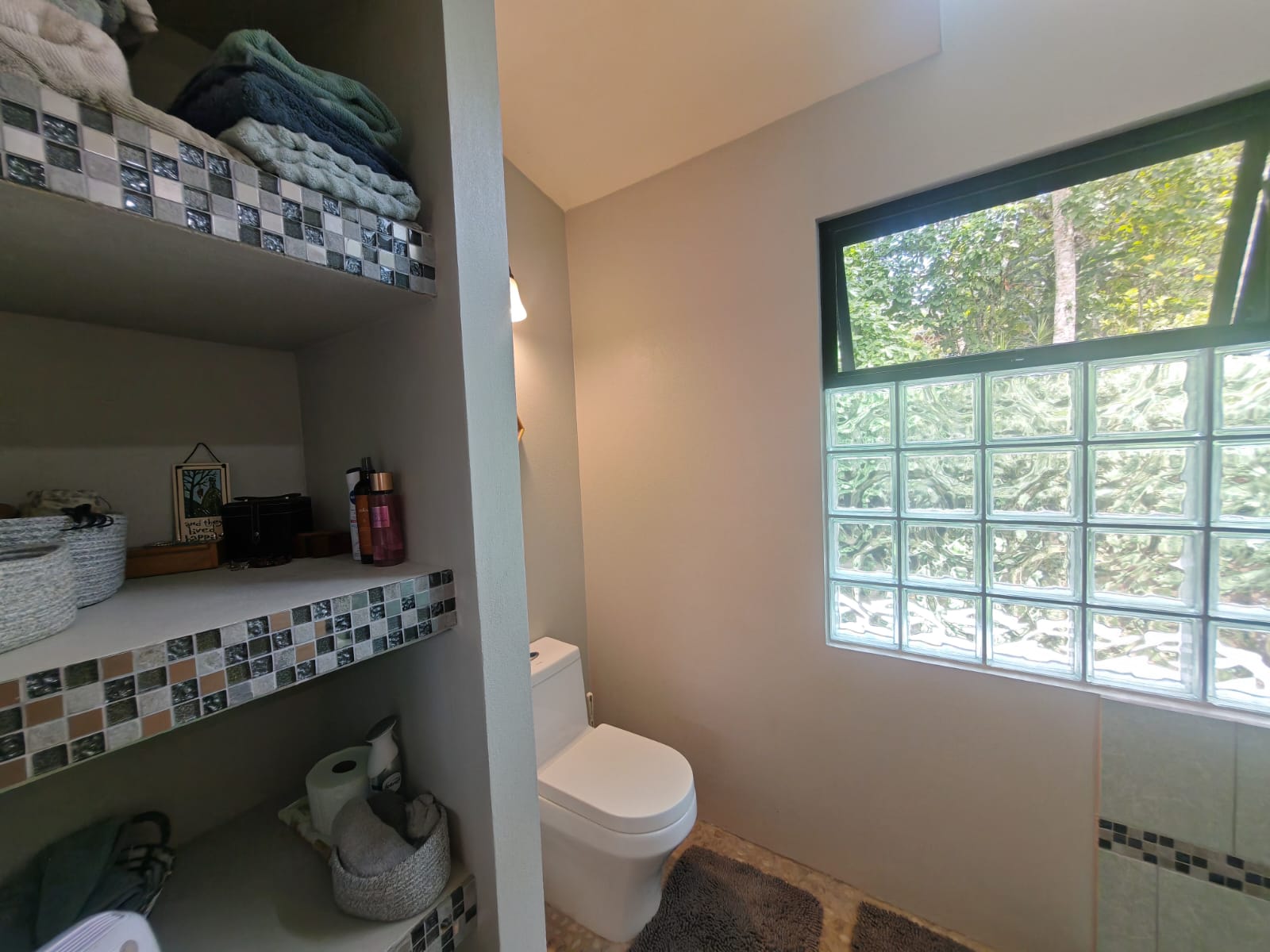 Spacious & Stylish Home 3BD 2BA + Apartment, Fully Furnished In Tronadora photo 28