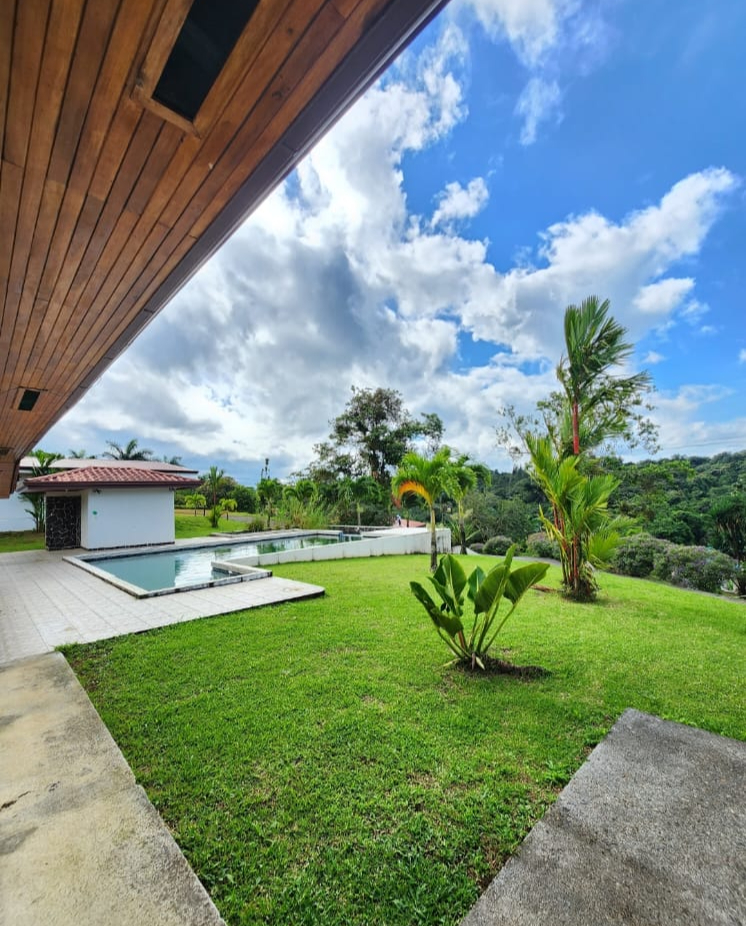 Spacious Home 3 BD 2.5 BA with Apartment, Pool, and Beautiful Views photo 6