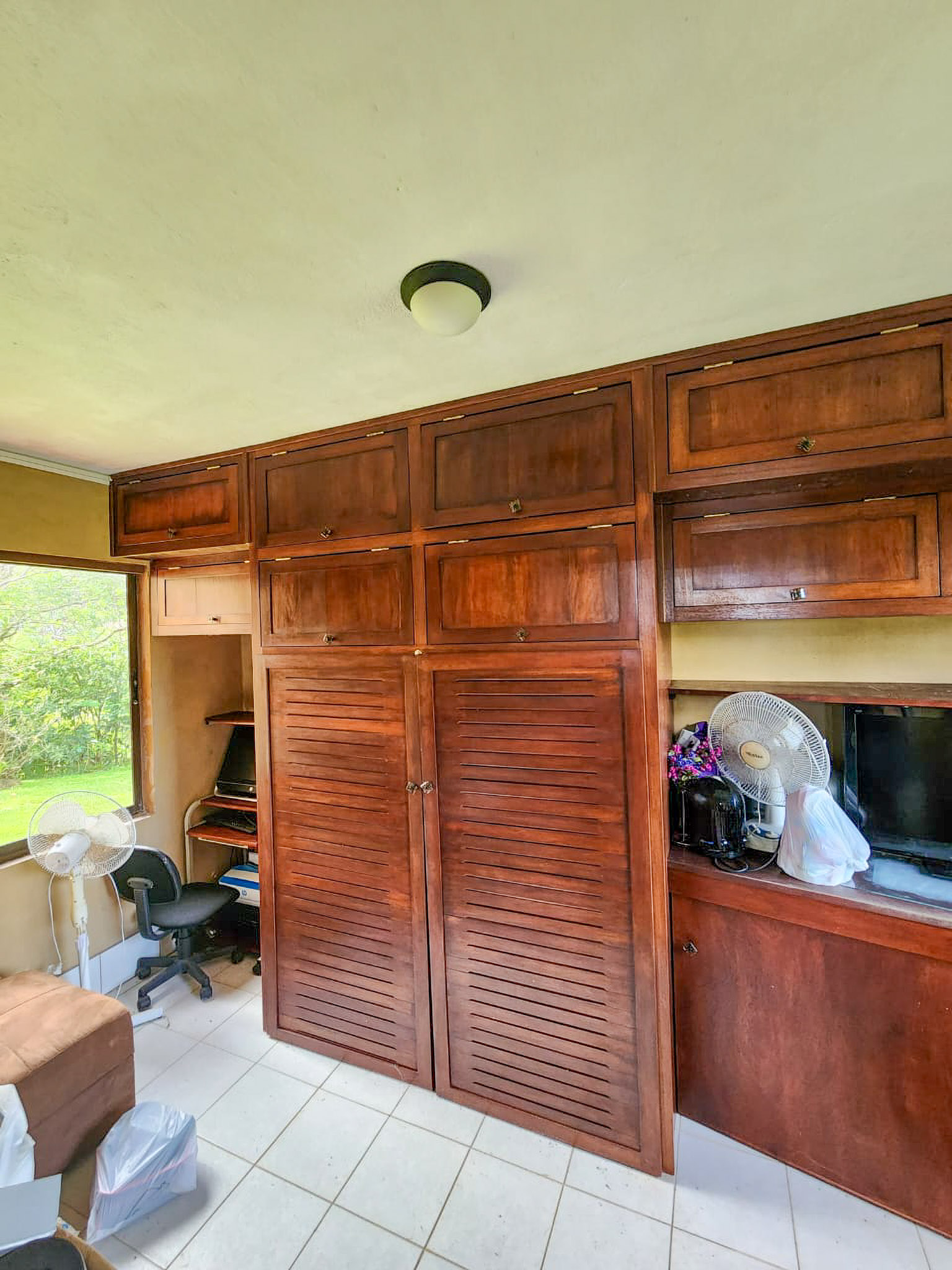 Lake view Residence 6 BD/5BA with Commercial Opportunity photo 15