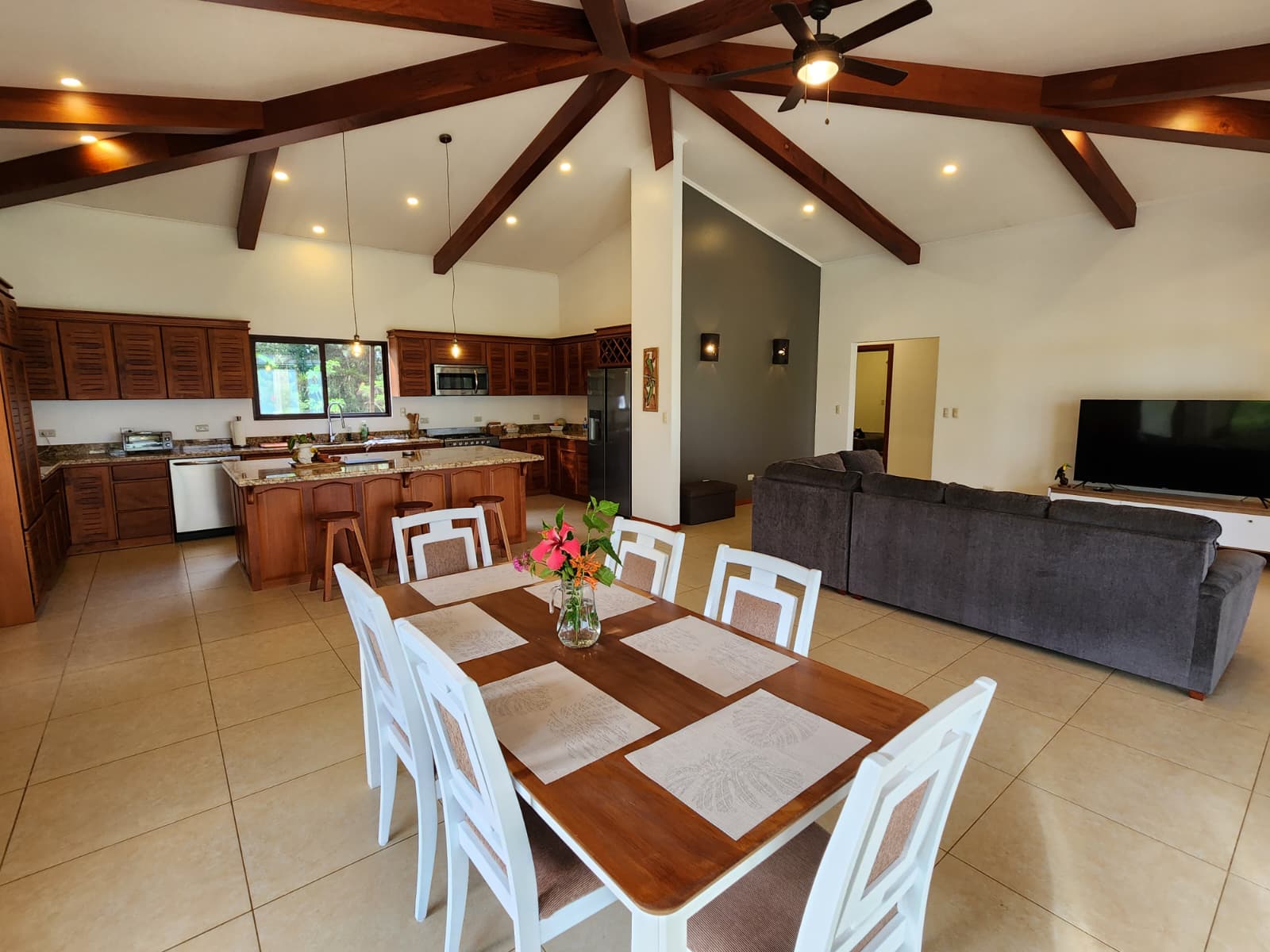 Beautiful Furnished Home 2BD 2.5 BA w/ Lake View in Nuevo Arenal photo 11