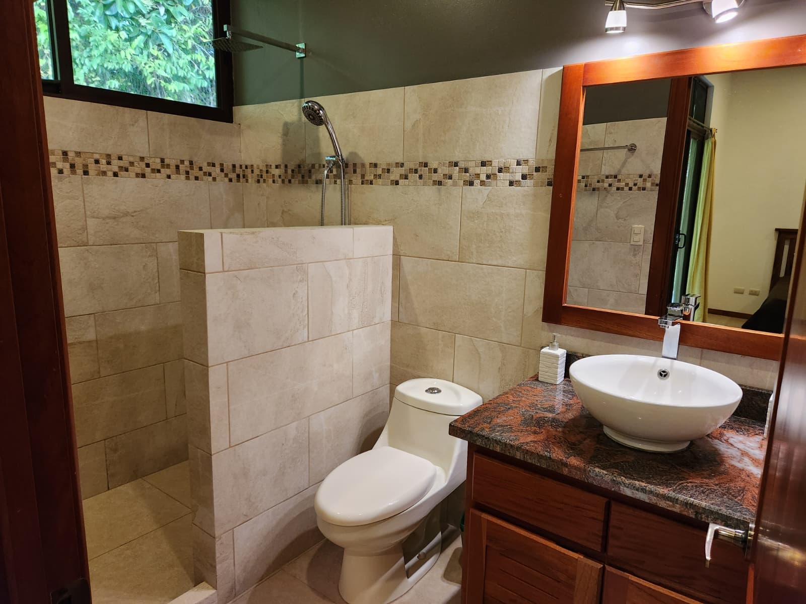 Beautiful Furnished Home 2BD 2.5 BA w/ Lake View in Nuevo Arenal photo 25