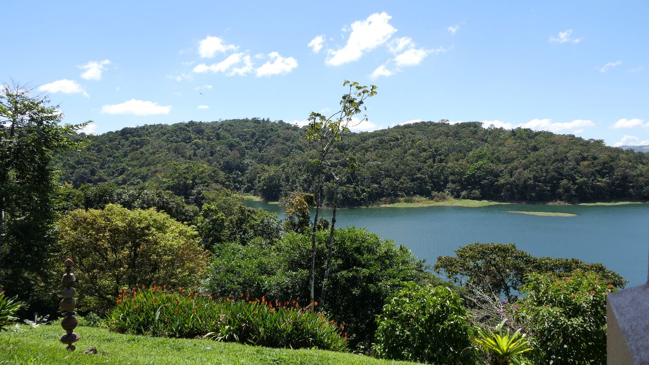 A new beautiful 2 BD/2 BA lake, volcano & rain forest view Casita  photo 43
