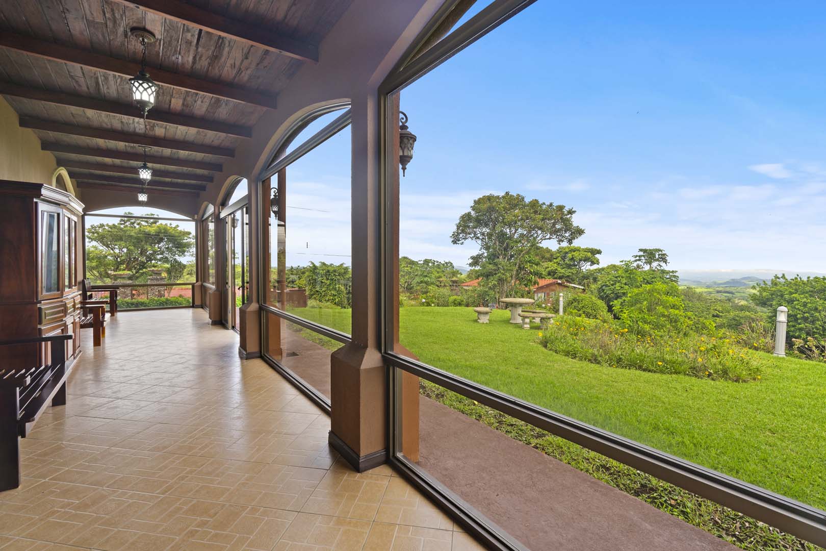 Luxury Home w/ Stunning Mountain Views on a 10,000 m² Estate photo 37