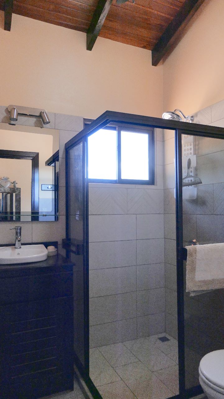 A new beautiful 2 BD/2 BA lake, volcano & rain forest view Casita  photo 16