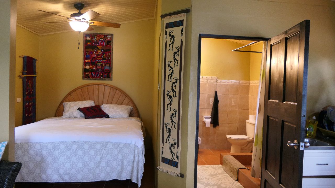 A very unique 1 Bedroom/1 Bathroom Boat House with lake access photo 7