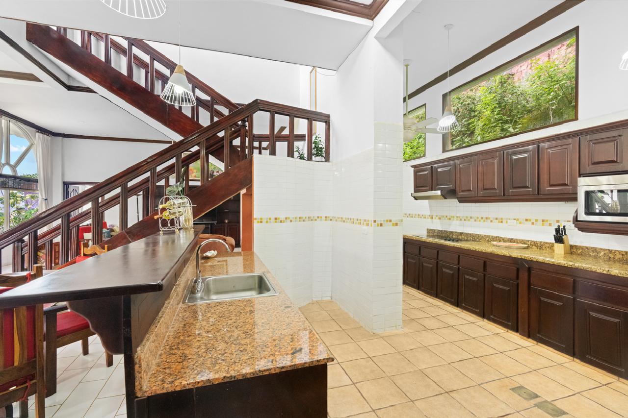 Luxury 19-Bedroom Property with Pools, Gardens & Stunning Ocean Views  photo 9