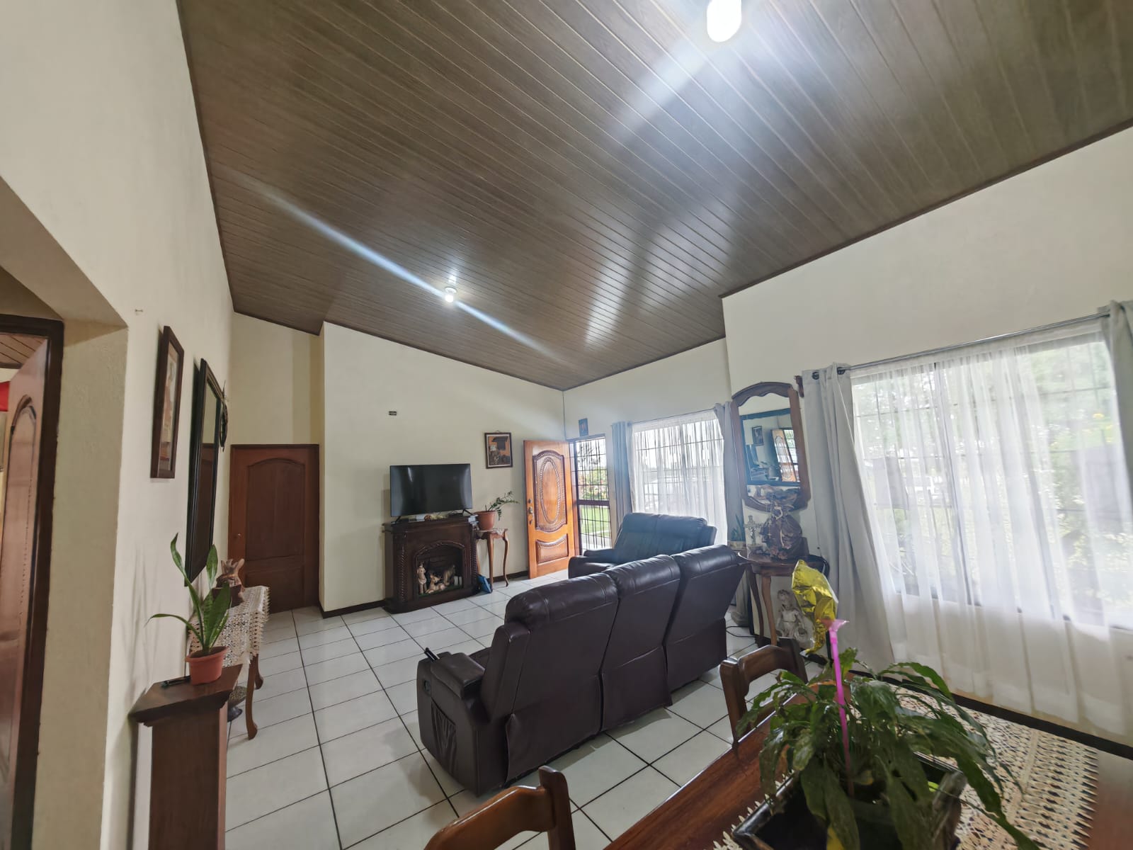 Beautiful 3-bedroom, 2-bathroom Home on a Sprawling 26,313 m² (6.5 Acres) lot  photo 7