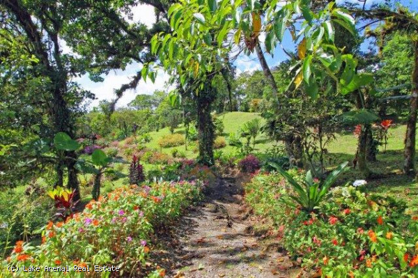 Modern Bali-Style Home, 8 BD, 5 BA 3,70 Acre In Nuevo Arenal photo 32