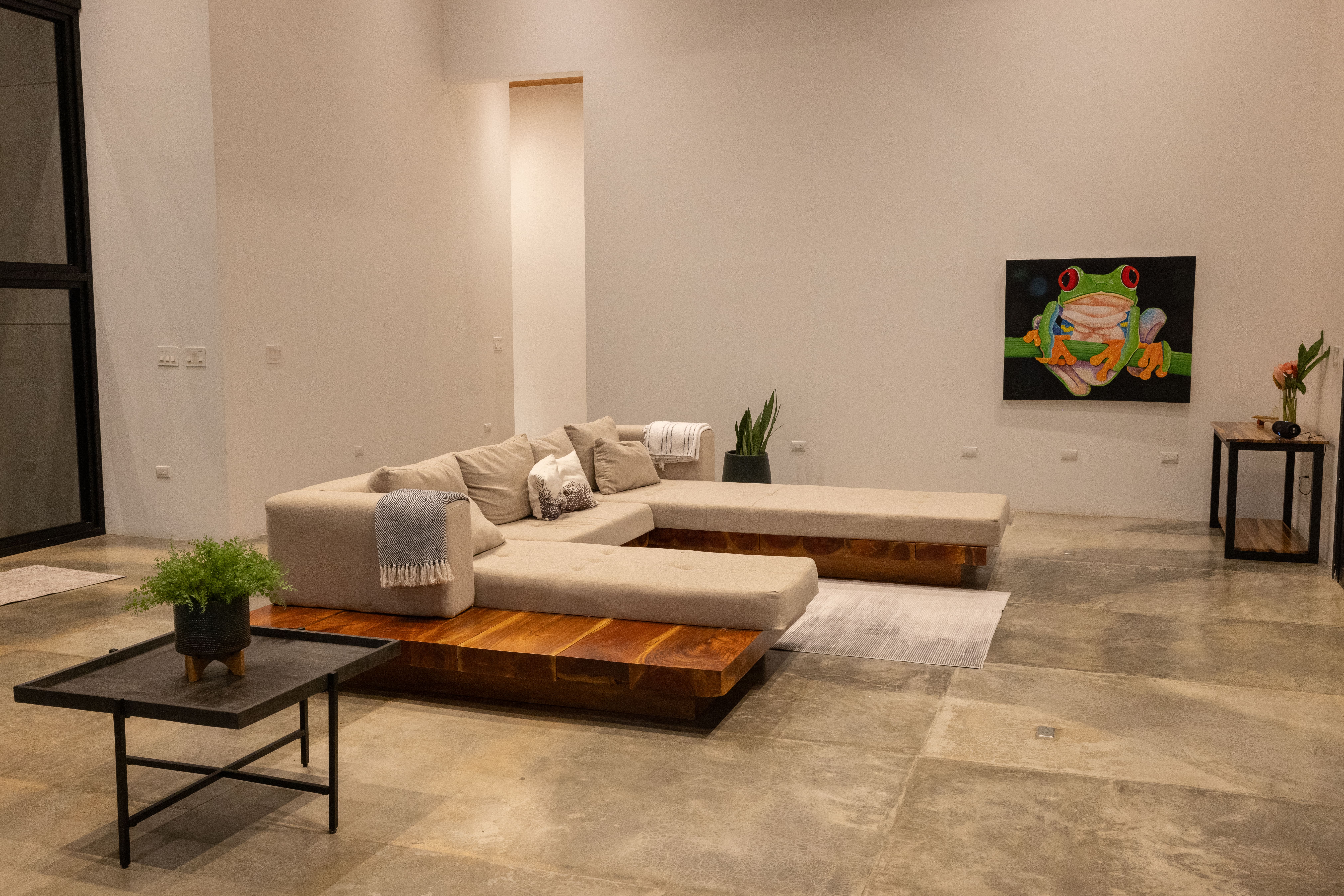 Luxury Home with 4 Bedrooms and Breathtaking Lake & Mountain Views photo 8