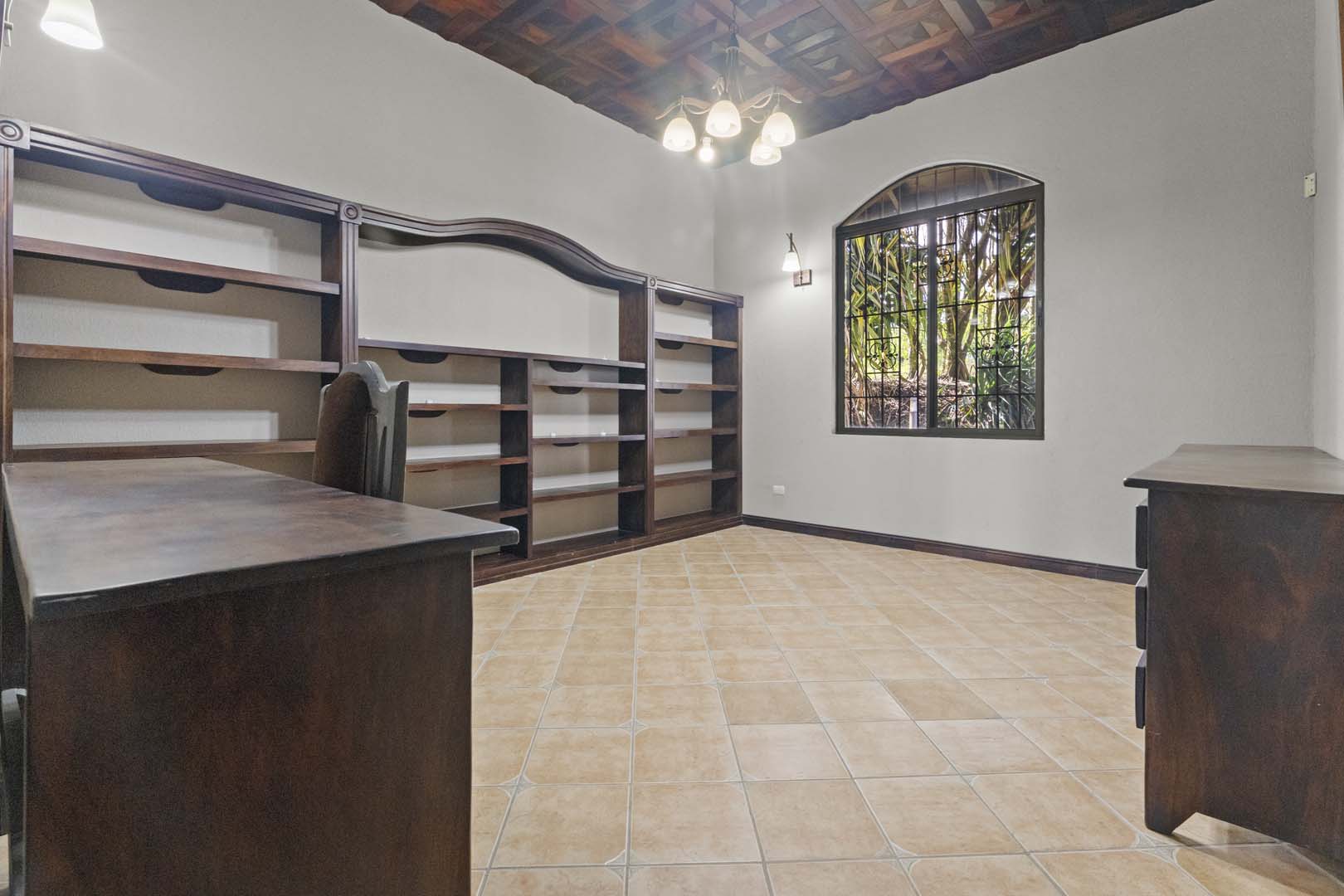 Luxury Home w/ Stunning Mountain Views on a 10,000 m² Estate photo 18